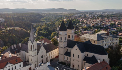 &Aacute;prilis 26-&aacute;n avatj&aacute;k boldogg&aacute; B&oacute;di M&aacute;ria Magdoln&aacute;t Veszpr&eacute;mben