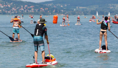 SUP-vil&aacute;gbajnoks&aacute;g - &Ouml;tven orsz&aacute;g t&ouml;bb mint f&eacute;lezer versenyzője Balatonf&uuml;reden