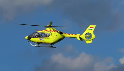 Elhunyt egy k&eacute;t h&oacute;napos kisl&aacute;ny Veszpr&eacute;mben - Mentőhelikopter is &eacute;rkezett a T&uuml;z&eacute;r utcai Gyermekotthonhoz