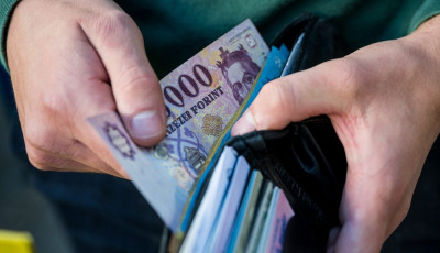 Mutatjuk mennyi lehet 2026-ban a minim&aacute;lb&eacute;r a korm&aacute;ny tervei szerint