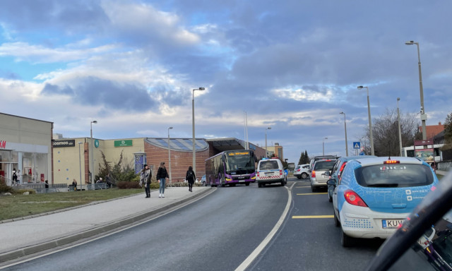 Hello Veszpr&eacute;m! &ndash; A k&ouml;rforgalomban robbant le Veszpr&eacute;m &uacute;j busza