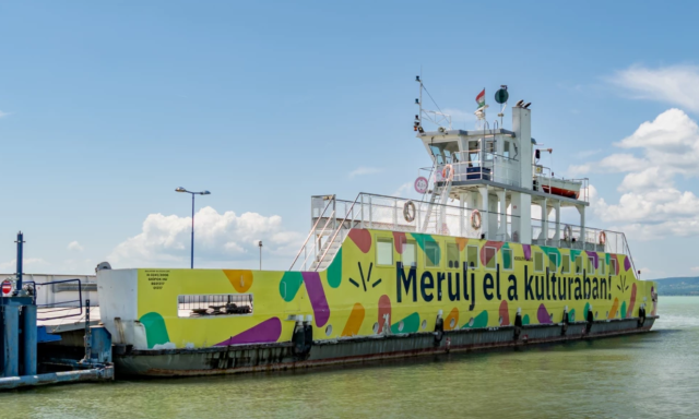 Cs&ouml;kken a naponta indul&oacute; haj&oacute;j&aacute;ratok sz&aacute;ma a Balatonon