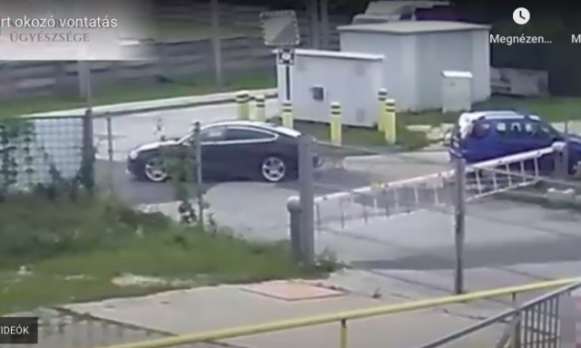 Ez a magyar m&oacute;di - Elvontatta a Suzukit, mert akad&aacute;lyozta a műhelyhez vezető utat - VIDE&Oacute;