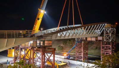 Szombat est&eacute;től vas&aacute;rnap d&eacute;lig &uacute;tz&aacute;r lesz az M7-esen az &uacute;j h&iacute;d &eacute;p&iacute;t&eacute;se miatt