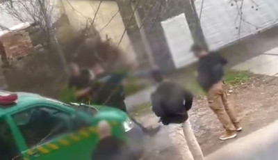 Csal&aacute;dja szerint a rendőr&ouml;k t&ouml;rt&eacute;k el a szegedi f&eacute;rfi gerinc&eacute;t  - P&aacute;r gramm fű miatt kellett meghalnia?