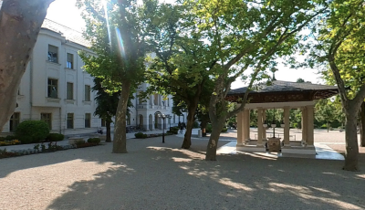 Nem csak a doh&aacute;nyboltokn&aacute;l, k&ouml;zter&uuml;leteken is betiltj&aacute;k a doh&aacute;nyz&aacute;st Balatonf&uuml;reden