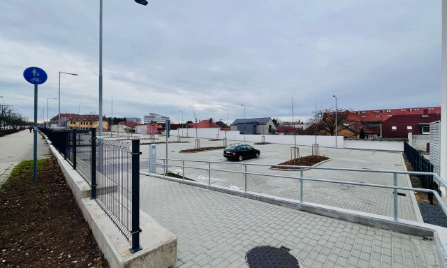 &Uacute;jabb parkol&oacute;helyek z&aacute;rnak le Veszpr&eacute;mben