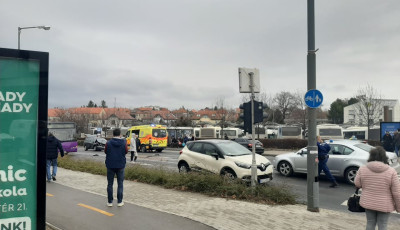Cs&uacute;nya baleset t&ouml;rt&eacute;nt a buszp&aacute;lyaudvarn&aacute;l