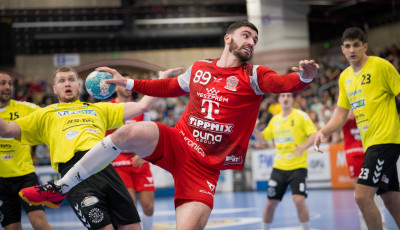 A Veszpr&eacute;m be&aacute;ll&oacute;sa is beker&uuml;lt az &eacute;v k&eacute;zilabd&aacute;z&oacute;ja c&iacute;m jel&ouml;ltjei k&ouml;z&eacute;