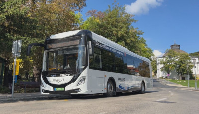H&aacute;rom &uacute;j elektromos aut&oacute;buszt &aacute;ll&iacute;tottak &uuml;zembe Balatonf&uuml;reden