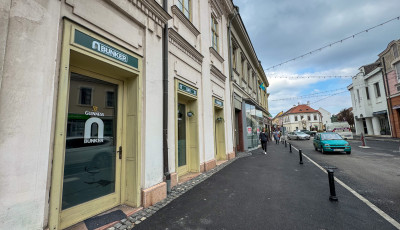 &Uacute;j b&aacute;r ny&iacute;lt a belv&aacute;rosban - P&eacute;ntek is van, ir&aacute;ny a Bunker!