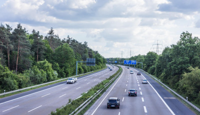 Aut&oacute;p&aacute;lya matrica k&eacute;nyelmi d&iacute;j n&eacute;lk&uuml;l &ndash; mennyivel fizet&uuml;nk kevesebbet szeptembertől?