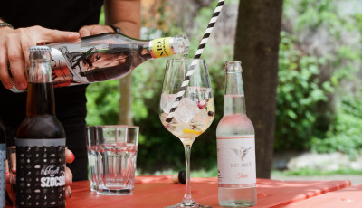 Lehet enn&eacute;l jobb komb&oacute;? Ma van a gin vil&aacute;gnapja, meg am&uacute;gy p&eacute;ntek is!