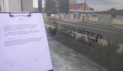 Megb&iacute;z&oacute;leveleket vittek a veszpr&eacute;mi k&eacute;pviselő irod&aacute;j&aacute;ba, hogy ne szavazza meg a st&aacute;tuszt&ouml;rv&eacute;nyt