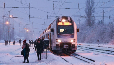 24 &oacute;r&aacute;ban nyitva tartanak a v&aacute;r&oacute;termek az extr&eacute;m hideg miatt