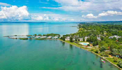 Fek&aacute;li&aacute;s v&iacute;z ker&uuml;lt a Balatonba Balatonszemesn&eacute;l