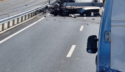 Hal&aacute;los baleset t&ouml;rt&eacute;nt a 8-as fő&uacute;ton, a lit&eacute;ri lehajt&oacute; k&ouml;zel&eacute;ben