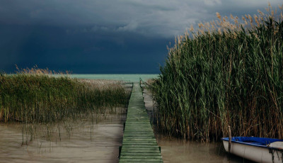 Holttestet tal&aacute;ltak a Balatonban