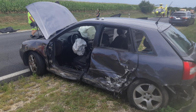N&eacute;gyen s&eacute;r&uuml;ltek meg egy balesetben Balatonakaratty&aacute;n&aacute;l
