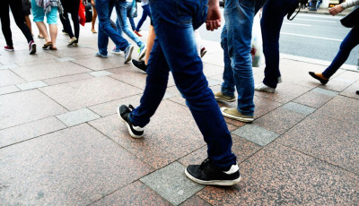 Az eur&oacute;paiak kevesebbet haszn&aacute;ln&aacute;k aut&oacute;jukat &eacute;s nem venn&eacute;nek &uacute;j ruh&aacute;kat a kl&iacute;mav&aacute;ltoz&aacute;s m&eacute;rs&eacute;kl&eacute;s&eacute;&eacute;rt