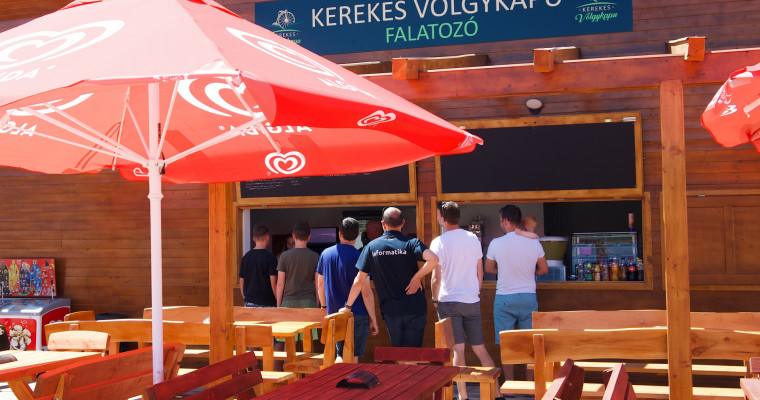 Megnyitott a biciklis falatoz&oacute; Nemesv&aacute;moson, sebtiben le is tesztelt&uuml;k őket