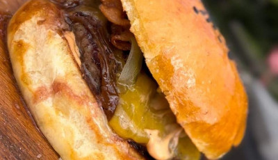 A kevesebb t&ouml;bb elv&eacute;n lett ez a burger a 2022-es Orsz&aacute;g Burgere