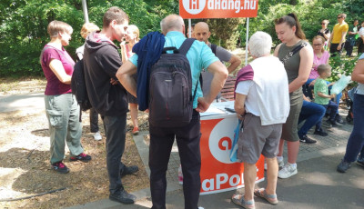 Veszpr&eacute;mben is az&eacute;rt gyűjtenek al&aacute;&iacute;r&aacute;sokat, hogy legyen j&ouml;vőre minisztereln&ouml;k-jel&ouml;lti vita