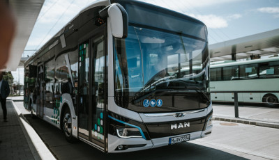 J&ouml;vő ny&aacute;ron &ouml;t elektromos busszal bőv&uuml;l a V-busz flott&aacute;ja