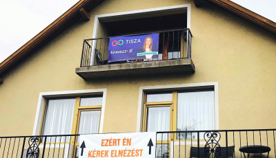 Egy h&aacute;z, k&eacute;t erk&eacute;ly - Plak&aacute;th&aacute;bor&uacute; t&ouml;rt ki egy balatonf&uuml;redi csal&aacute;di h&aacute;zon