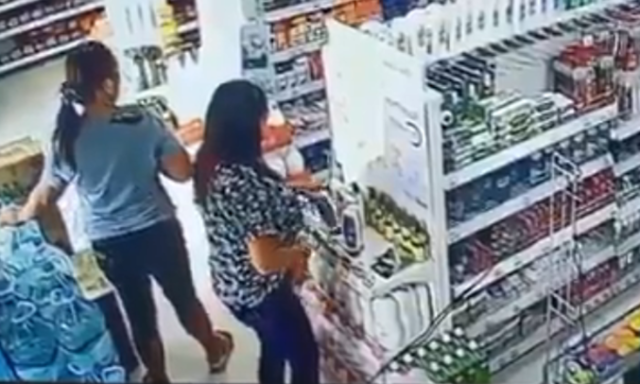 Egyik nap egy 72 &eacute;ves nő, m&aacute;snap az &aacute;ruh&aacute;z alkalmazottja lopott Veszpr&eacute;mben