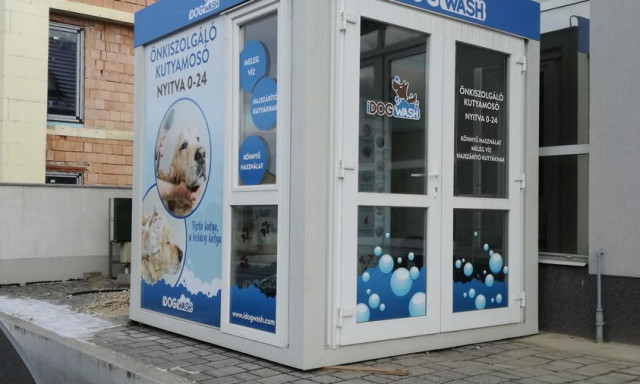 &Ouml;nkiszolg&aacute;l&oacute; kutyamos&oacute; ny&iacute;lt Veszpr&eacute;mben