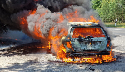 Teljesen ki&eacute;gett egy aut&oacute; Kup &eacute;s Bakonyp&ouml;l&ouml;ske k&ouml;z&ouml;tt