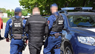 Elkapt&aacute;k a veszpr&eacute;mi &eacute;kszerbolt egyik rabl&oacute;j&aacute;t - VIDE&Oacute;
