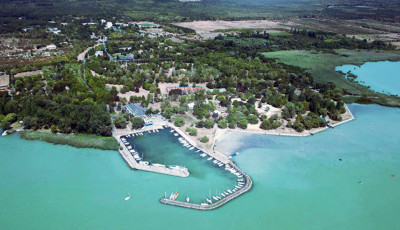 4200 n&eacute;gyzetm&eacute;teres villapark &eacute;p&uuml;l Z&aacute;nk&aacute;n