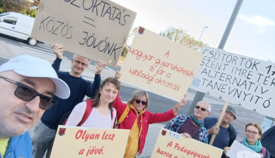 &bdquo;Cs&uuml;t&ouml;rt&ouml;k 17 &oacute;ra, Kossuth utca&rdquo; &ndash; &uuml;zent&eacute;k a zebraszerd&aacute;z&oacute;k GAL&Eacute;RIA