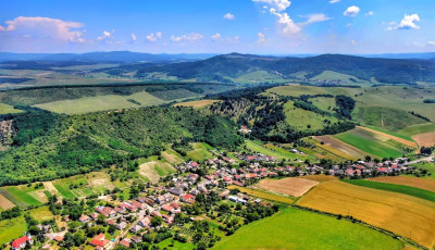 Felh&iacute;v&aacute;s tett ki egy n&oacute;gr&aacute;di falu, nem l&eacute;tes&iacute;thet n&aacute;luk &uacute;j lakc&iacute;met, aki b&uuml;ntetlen elő&eacute;letű
