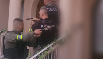 Emberkereskedelem &eacute;s k&eacute;nyszermunka P&aacute;p&aacute;n - &Eacute;hb&eacute;r&eacute;rt dolgoztatta m&aacute;sf&eacute;l &eacute;ven &aacute;t a kőművest