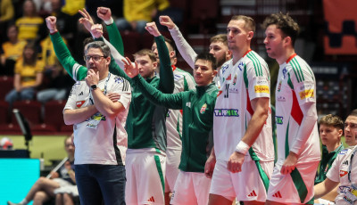 Utols&oacute; k&ouml;z&eacute;pd&ouml;ntős m&eacute;rkőz&eacute;s&eacute;t j&aacute;tssza ma a magyar v&aacute;logatott