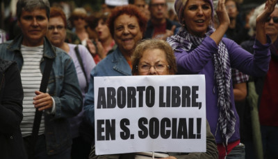 Spanyolorsz&aacute;gban mostant&oacute;l bűncselekm&eacute;nynek sz&aacute;m&iacute;t az abortuszt v&aacute;laszt&oacute; nők zaklat&aacute;sa