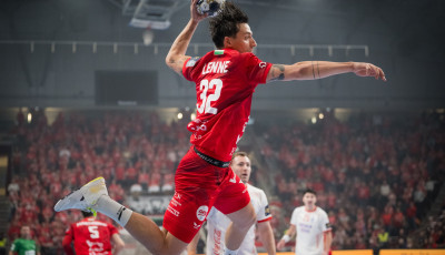 Vas&aacute;rnap a Koml&oacute; otthon&aacute;ban l&eacute;p p&aacute;ly&aacute;ra a Veszpr&eacute;m