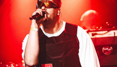 P&eacute;nteken Mikee Mykanic &eacute;rkezik az Expressz&oacute;ba