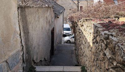 Balesetvesz&eacute;ly miatt lez&aacute;rt&aacute;k a Francsics-l&eacute;pcsőt