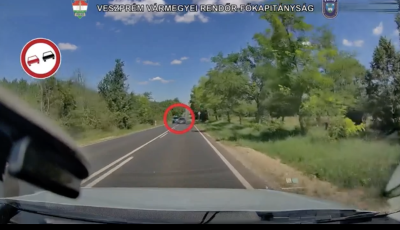 Pech - Szemből j&ouml;vő rendőraut&oacute; előtt előz&ouml;tt szab&aacute;lytalanul - VIDE&Oacute;