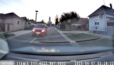 Front&aacute;lis &uuml;tk&ouml;z&eacute;ssel ijesztette meg a szab&aacute;lyosan halad&oacute;t egy Suzukis Veszpr&eacute;m v&aacute;rmegy&eacute;ben - VIDE&Oacute;