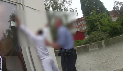 Berontott &eacute;lett&aacute;rsa veszpr&eacute;mi munkahely&eacute;re, majd kir&aacute;ngatta onn&eacute;t &eacute;s megverte