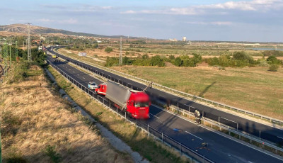 T&ouml;megbaleset V&aacute;rpalot&aacute;n&aacute;l &ndash; K&eacute;t kamion &uuml;tk&ouml;z&ouml;tt, ezt pedig &uacute;jabb aut&oacute;k k&ouml;vett&eacute;k