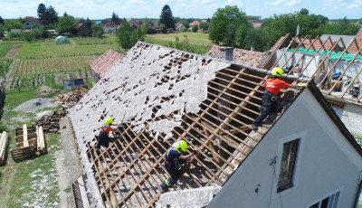 Az elm&uacute;lt t&iacute;z &eacute;v legdr&aacute;g&aacute;bb viharszezonja volt az idei