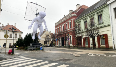 Jobb ha hozz&aacute;szoktok - Eddig marad a felf&uacute;jt baba a Szabads&aacute;g t&eacute;ren