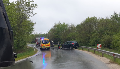 Kamion &eacute;s szem&eacute;lyg&eacute;pj&aacute;rmű &uuml;tk&ouml;z&ouml;tt Lit&eacute;rn&eacute;l