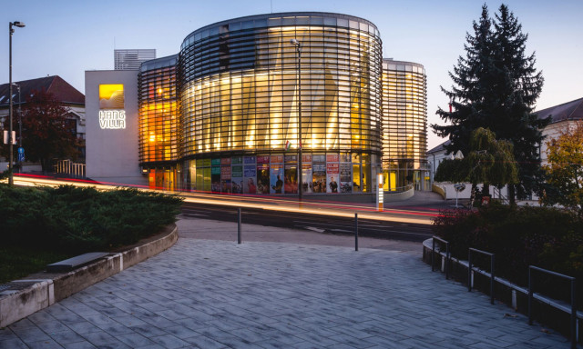 Respektest a Hangvill&aacute;ban - A j&aacute;rv&aacute;ny ut&aacute;ni első koncert a hős&ouml;knek sz&oacute;lt